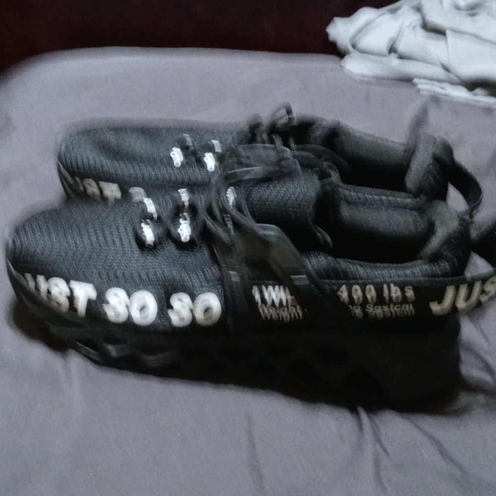 So so ,Black, size 8 uk